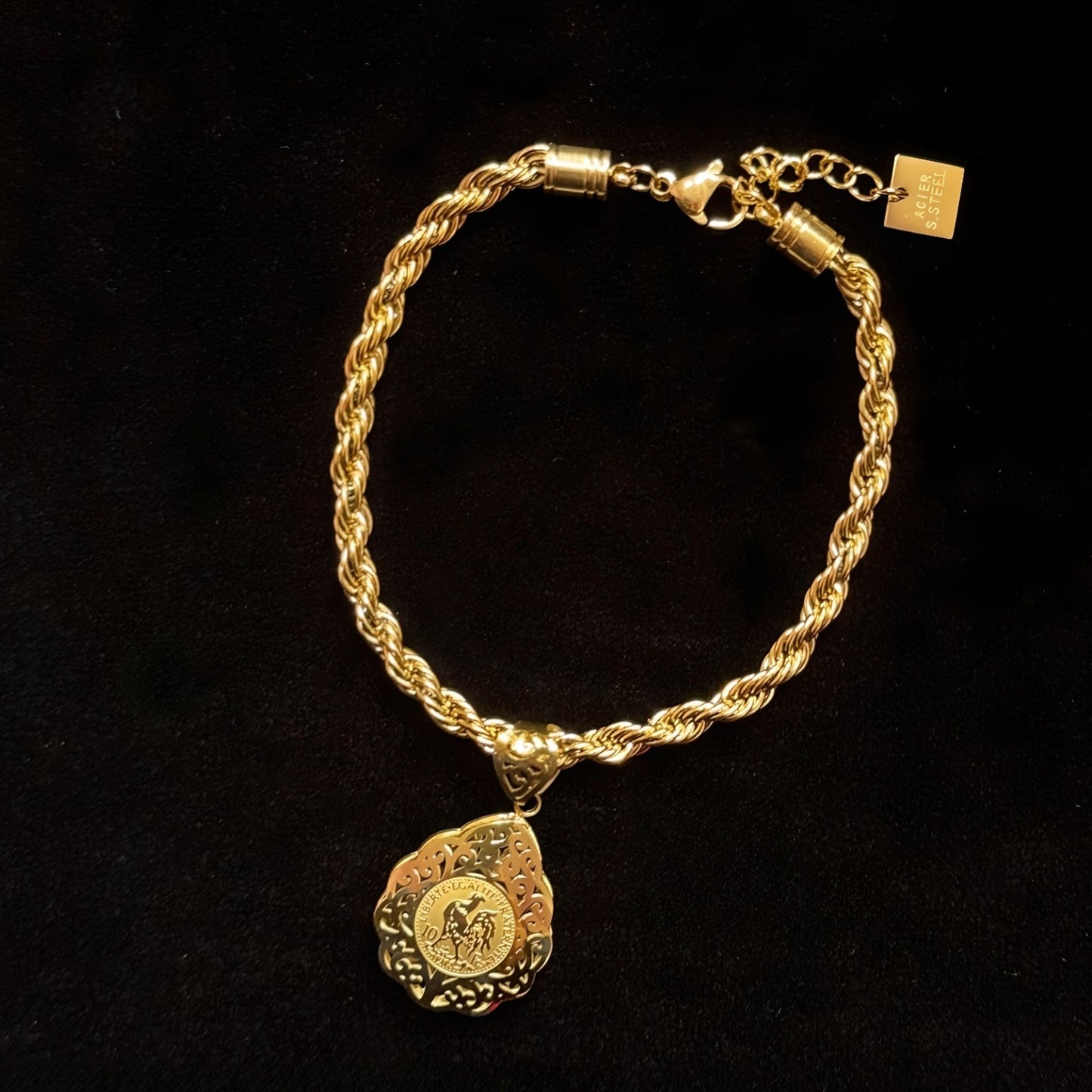PULSERA GALLO EN ALMENDRA